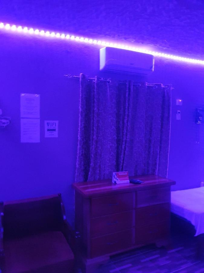 Mesmerize Guest House Порт-Антоніо Екстер'єр фото