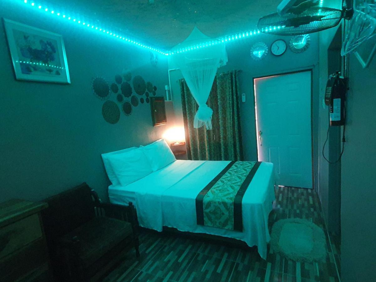 Mesmerize Guest House Порт-Антоніо Екстер'єр фото